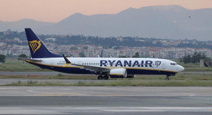 UK watchdog investigates Ryanair over fees to seat parents with children; airline defends policy