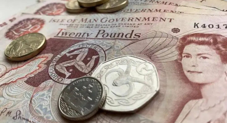 Benefits fraudster who bagged ┬г85,000 while working for several employers avoids jail