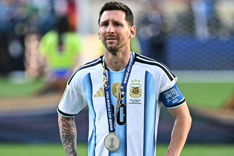 Lionel Messi shows true colours to Man Utd and Chelsea duo after Argentina tears