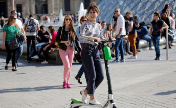 Paris e-scooter riders ordered to wear helmets and reflective gear