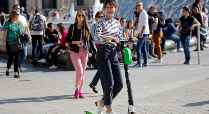 Paris e-scooter riders ordered to wear helmets and reflective gear