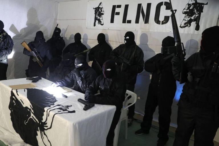 Masked gunmen tell British tourists to 'stay at home' in chilling threat