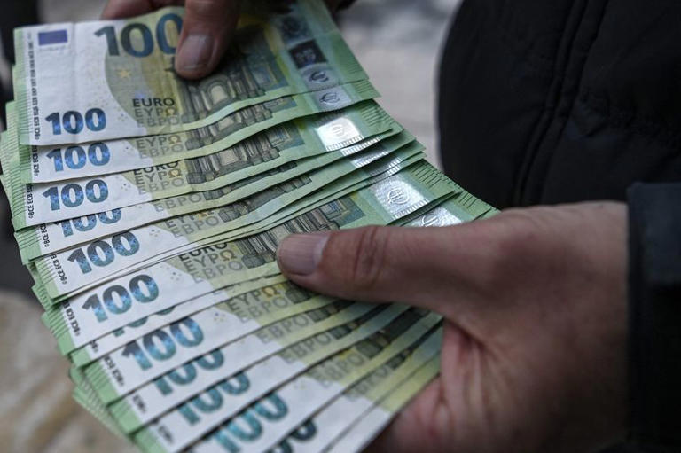 Holiday spots including Spain set to introduce new spending limits on cash